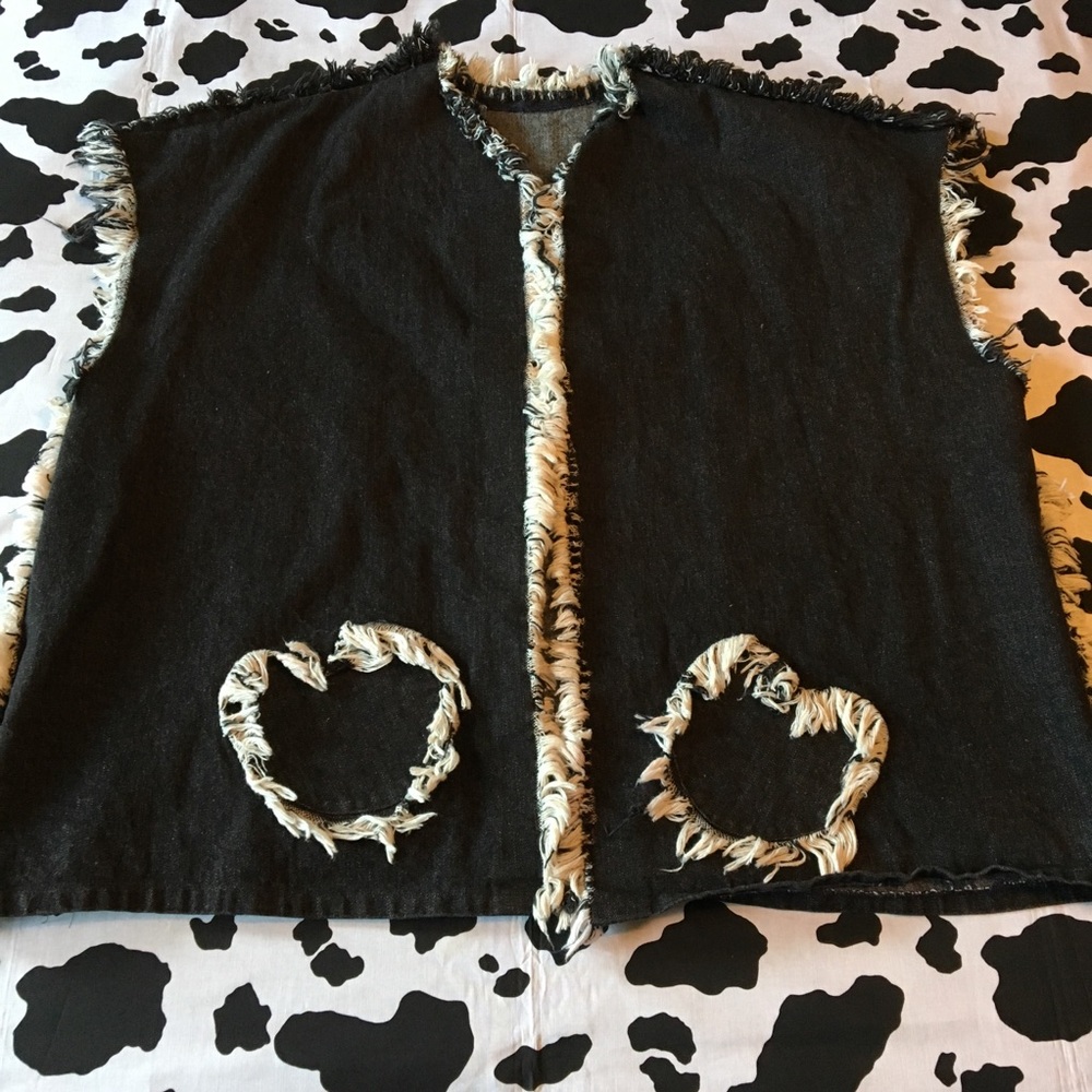 Western inspired handmade vest w/🖤fringe